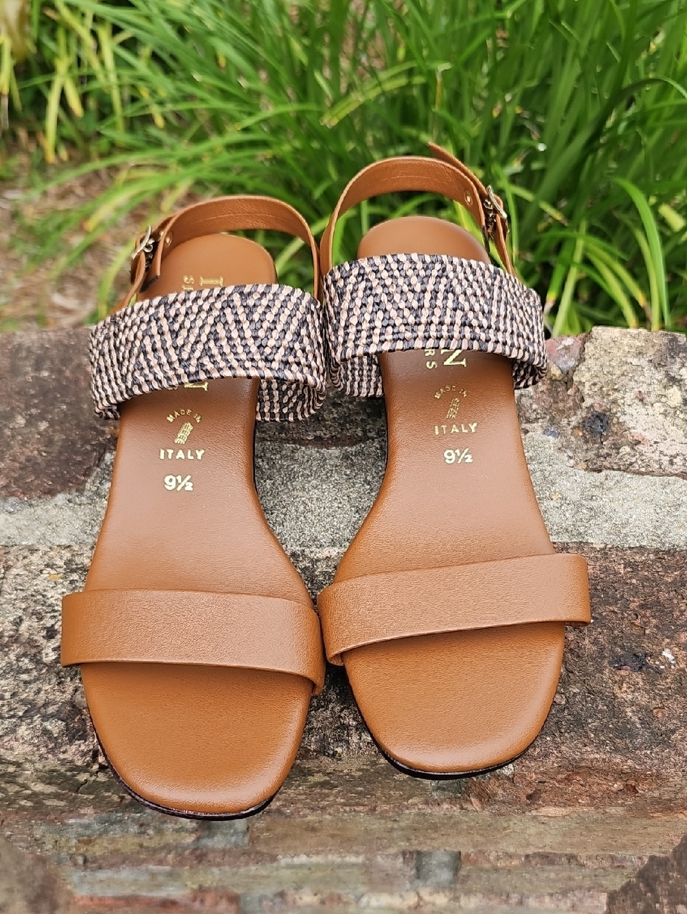 Italian Shoemakers Brown Block Heeled Sandals - Picture 8 of 11